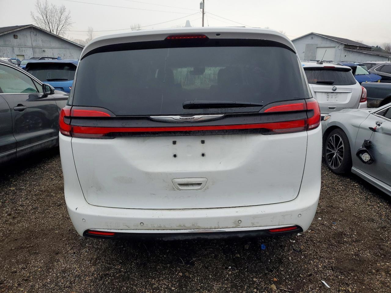 2022 Chrysler Pacifica Touring L - Image 6