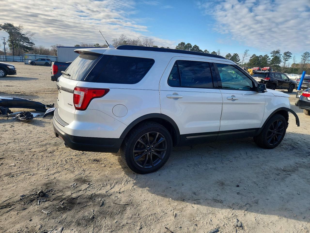 2018 Ford Explorer Xlt - Фото 3