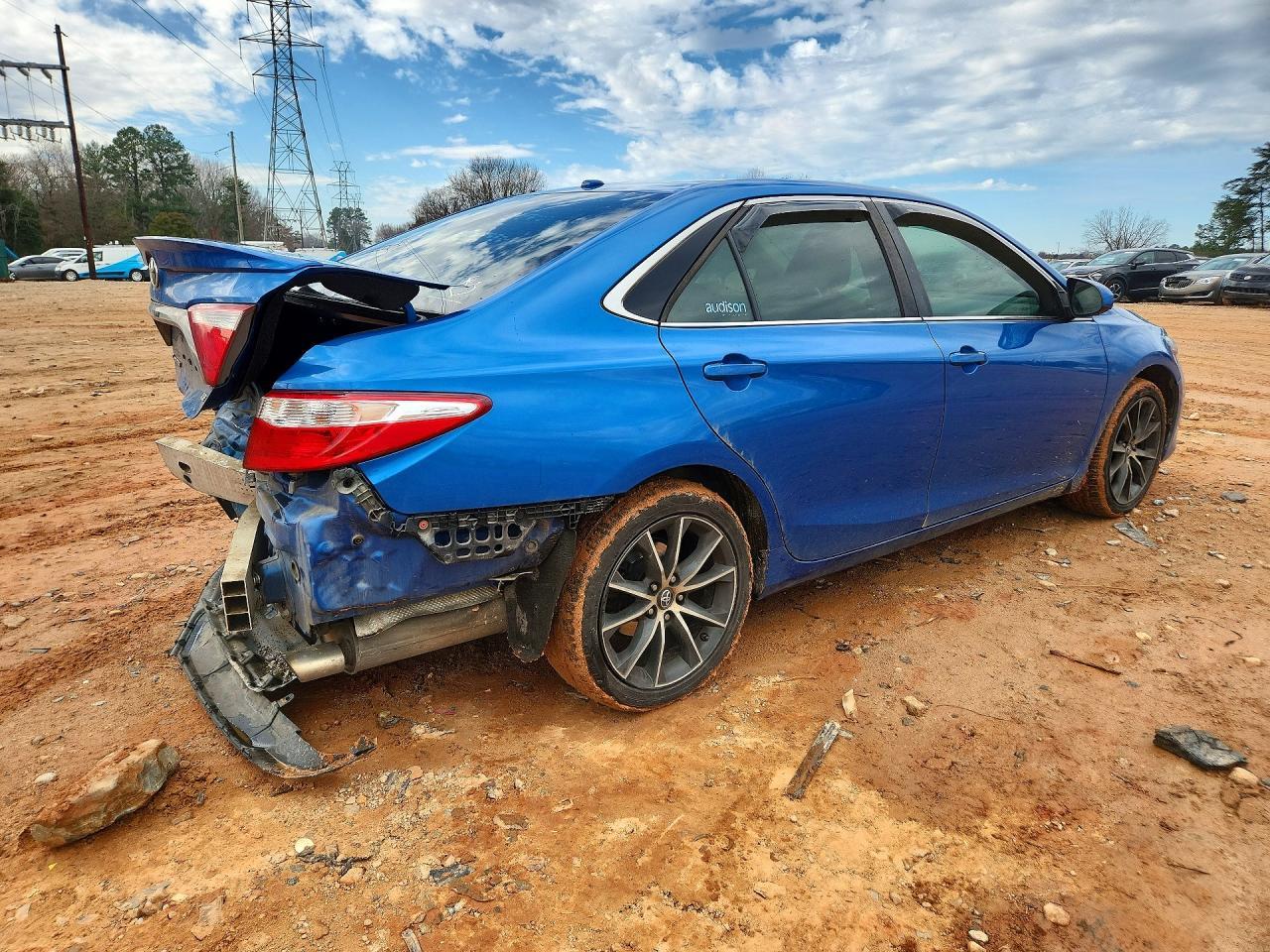 2017 Toyota Camry Le - Фото 3