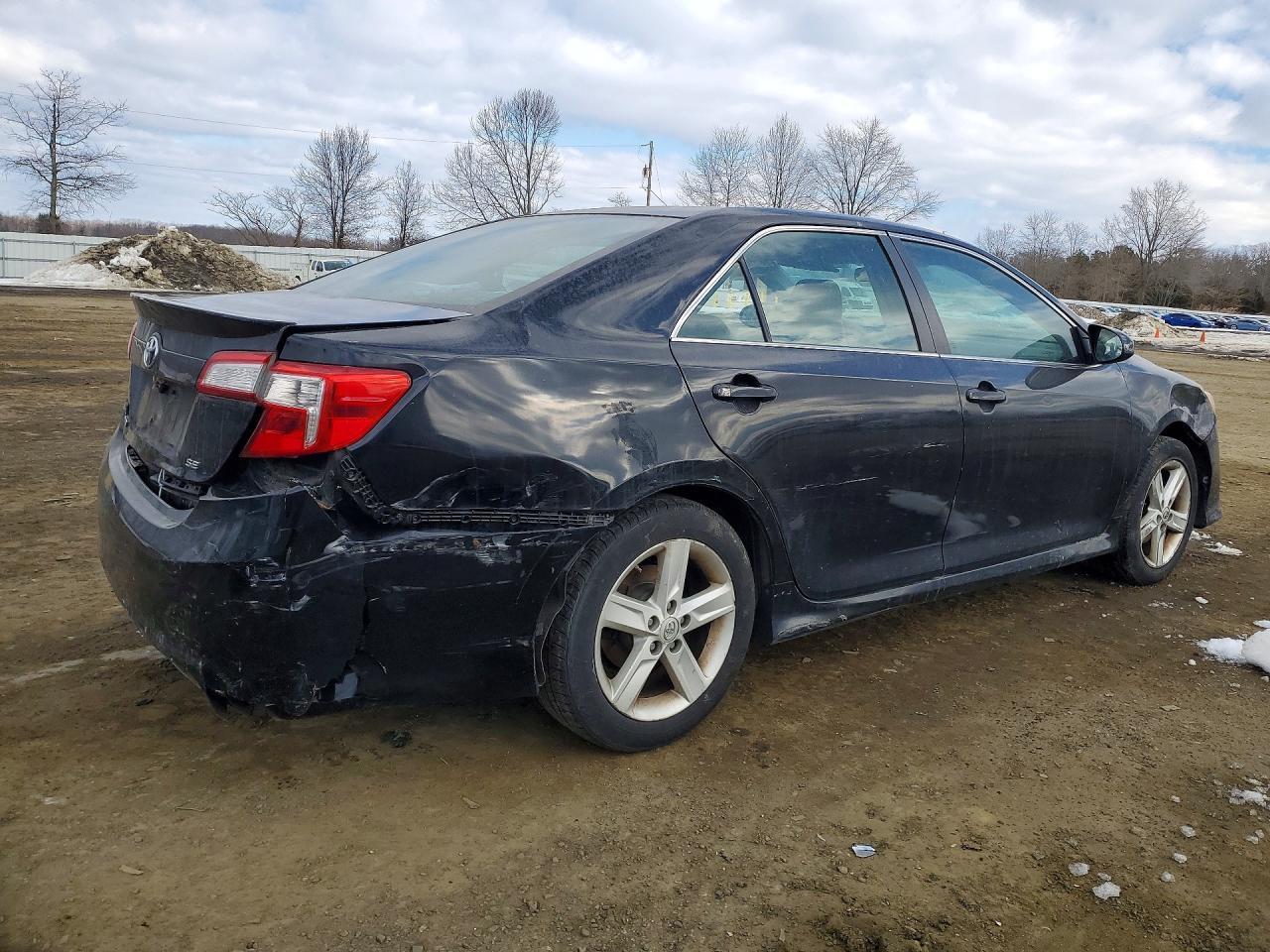 2013 Toyota Camry L - Фото 3