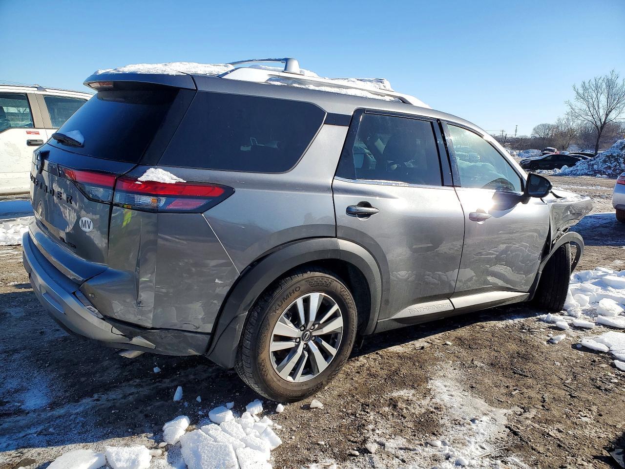 2025 Nissan Pathfinder Sl - Image 3