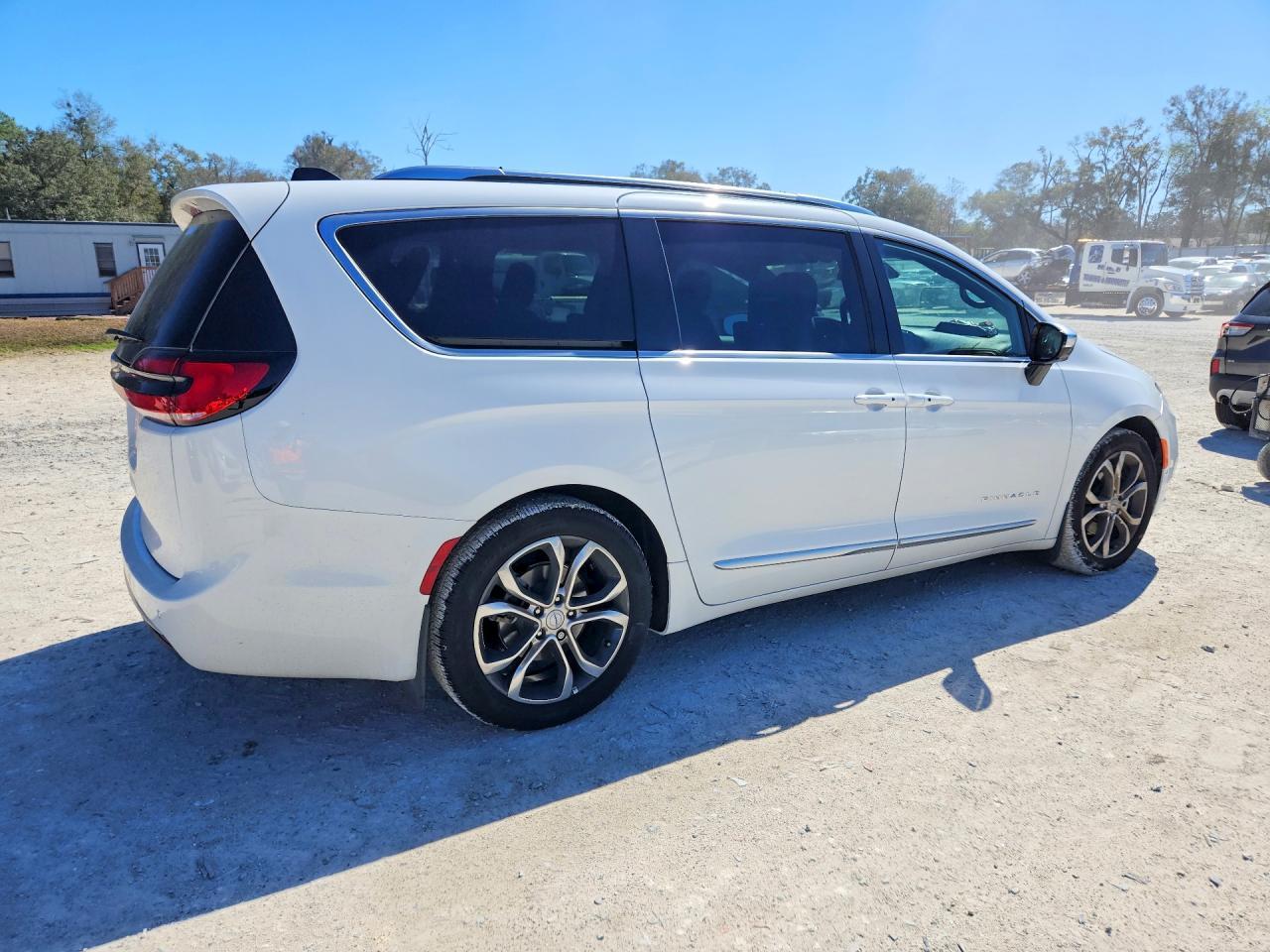 2026 Chrysler Pacifica Pinnacle - Image 3