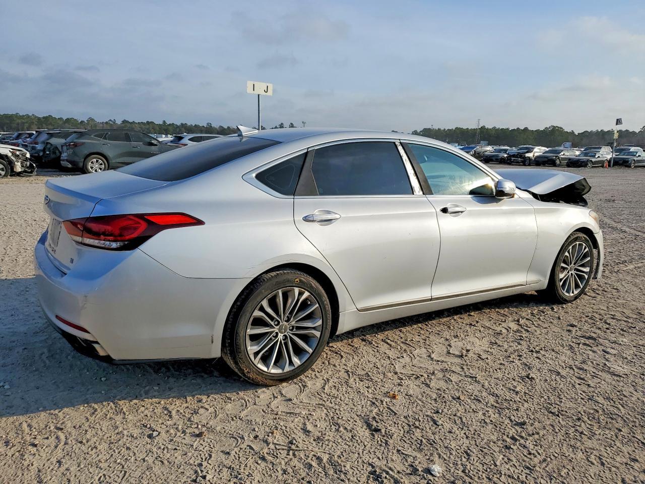 2015 Hyundai Genesis 3.8L - Фото 3