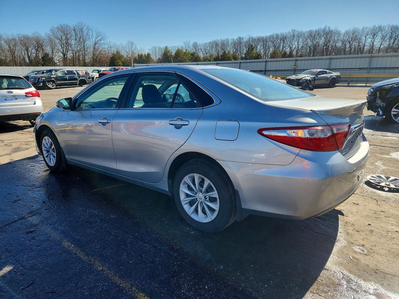 2015 Toyota Camry Le - Фото 2