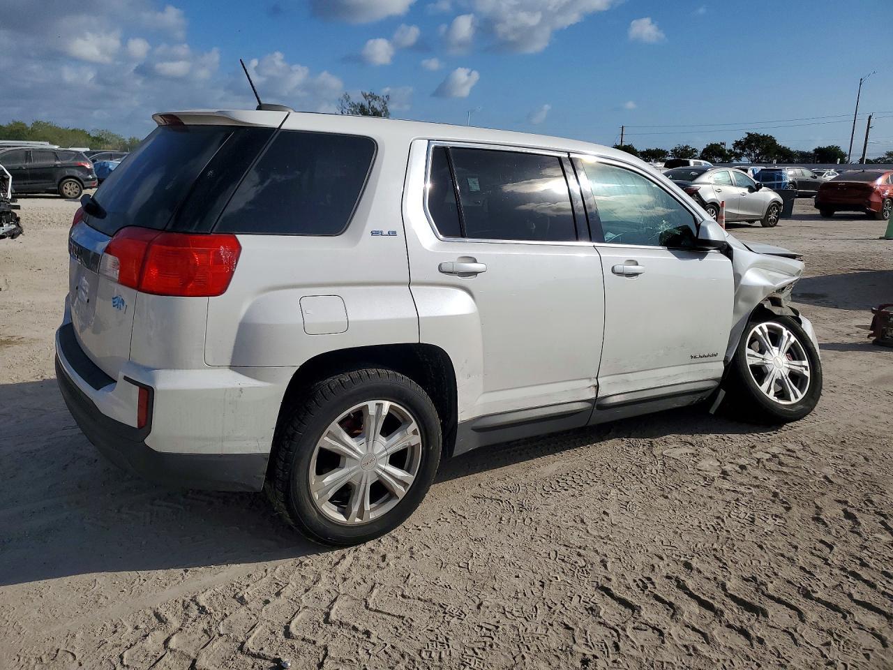 2017 GMC Terrain - Image 3