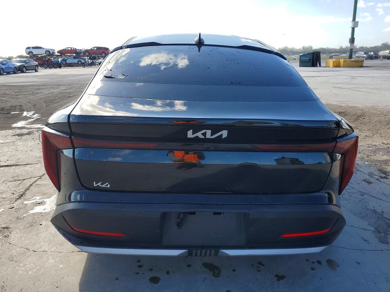 2025 Kia K4 Lxs - Image 6
