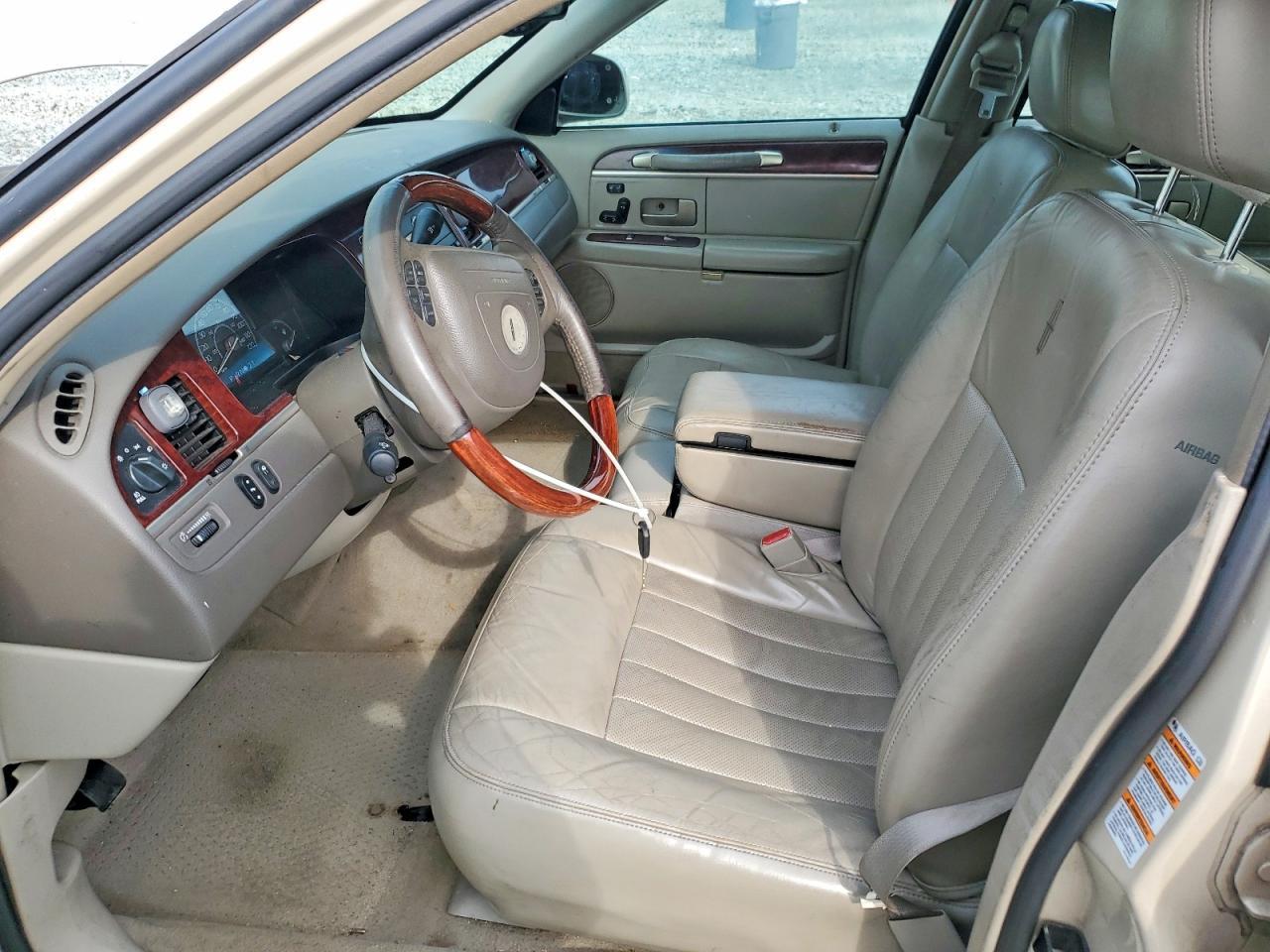 2003 Lincoln Town Car Signature - Фото 7