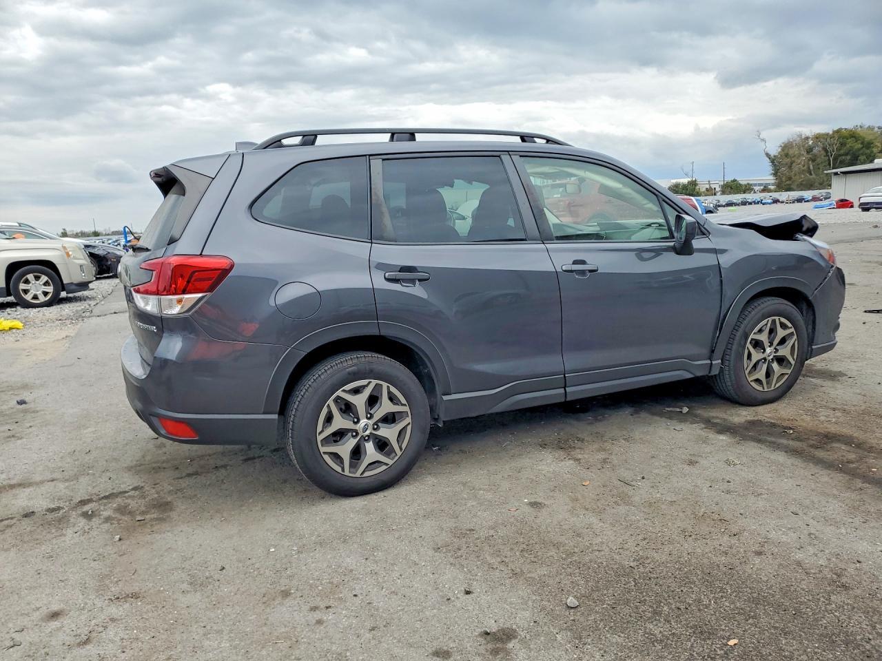 2022 Subaru Forester Premium - Фото 3
