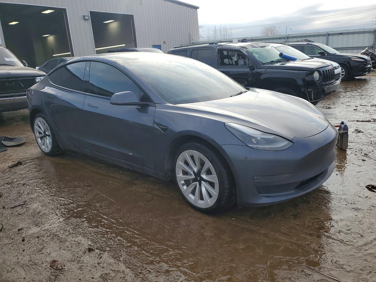 2022 Tesla Model 3 - Фото 4