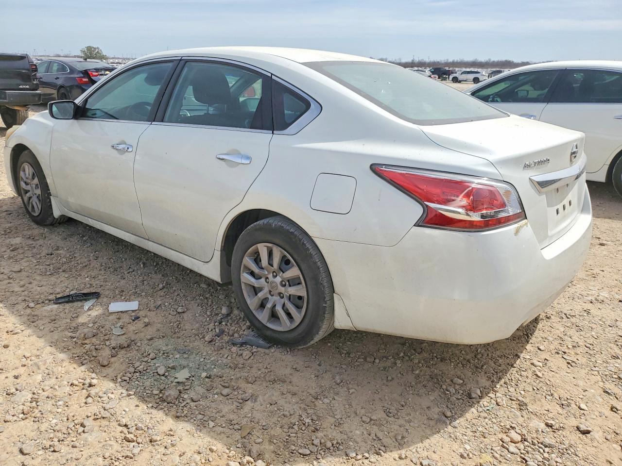 2015 Nissan Altima 2.5 S - Фото 2