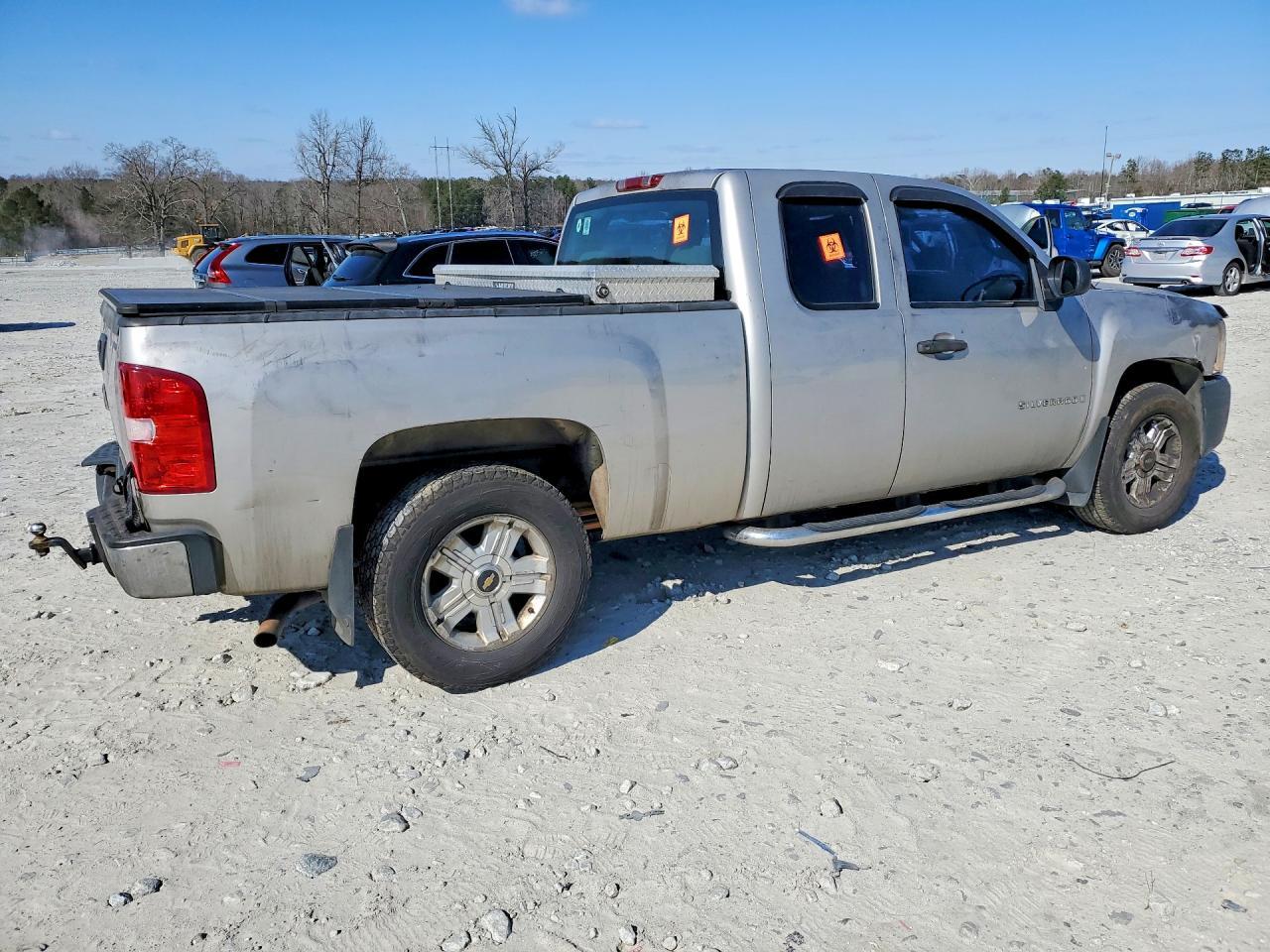 2007 Chevrolet Silverado C1500 - Image 3