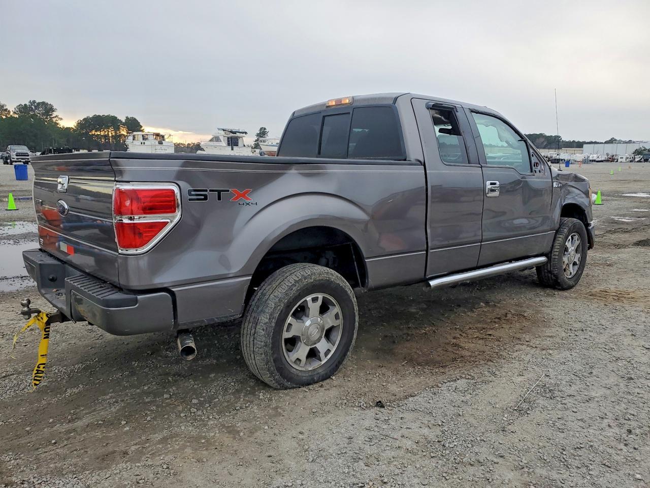 2010 Ford F150 Super Cab - Фото 3