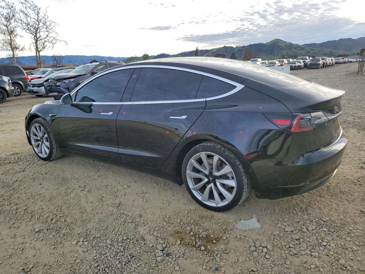 2018 Tesla Model 3 - Фото 2