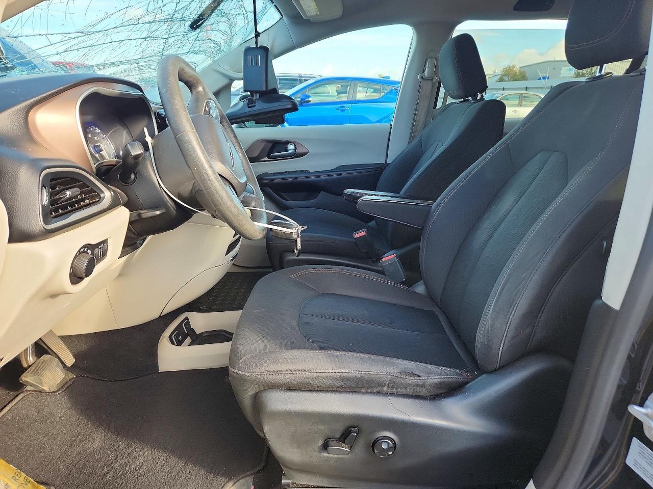 2017 Chrysler Pacifica Touring - Фото 7