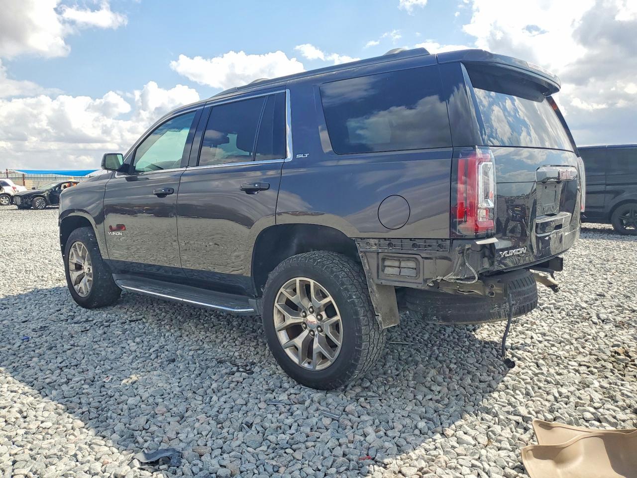 2016 GMC Yukon Slt - Image 2