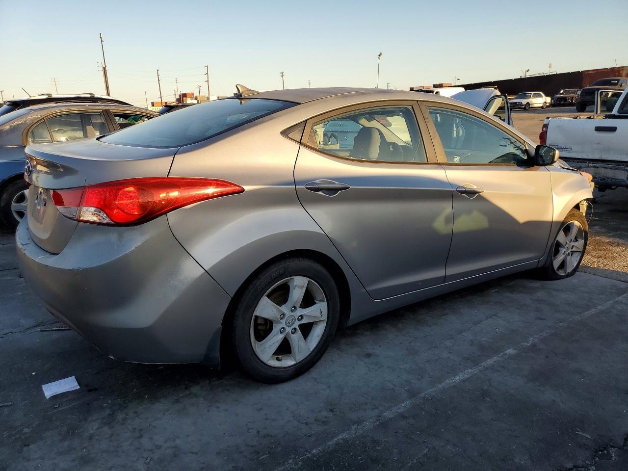 2013 Hyundai Elantra Gls - Фото 3