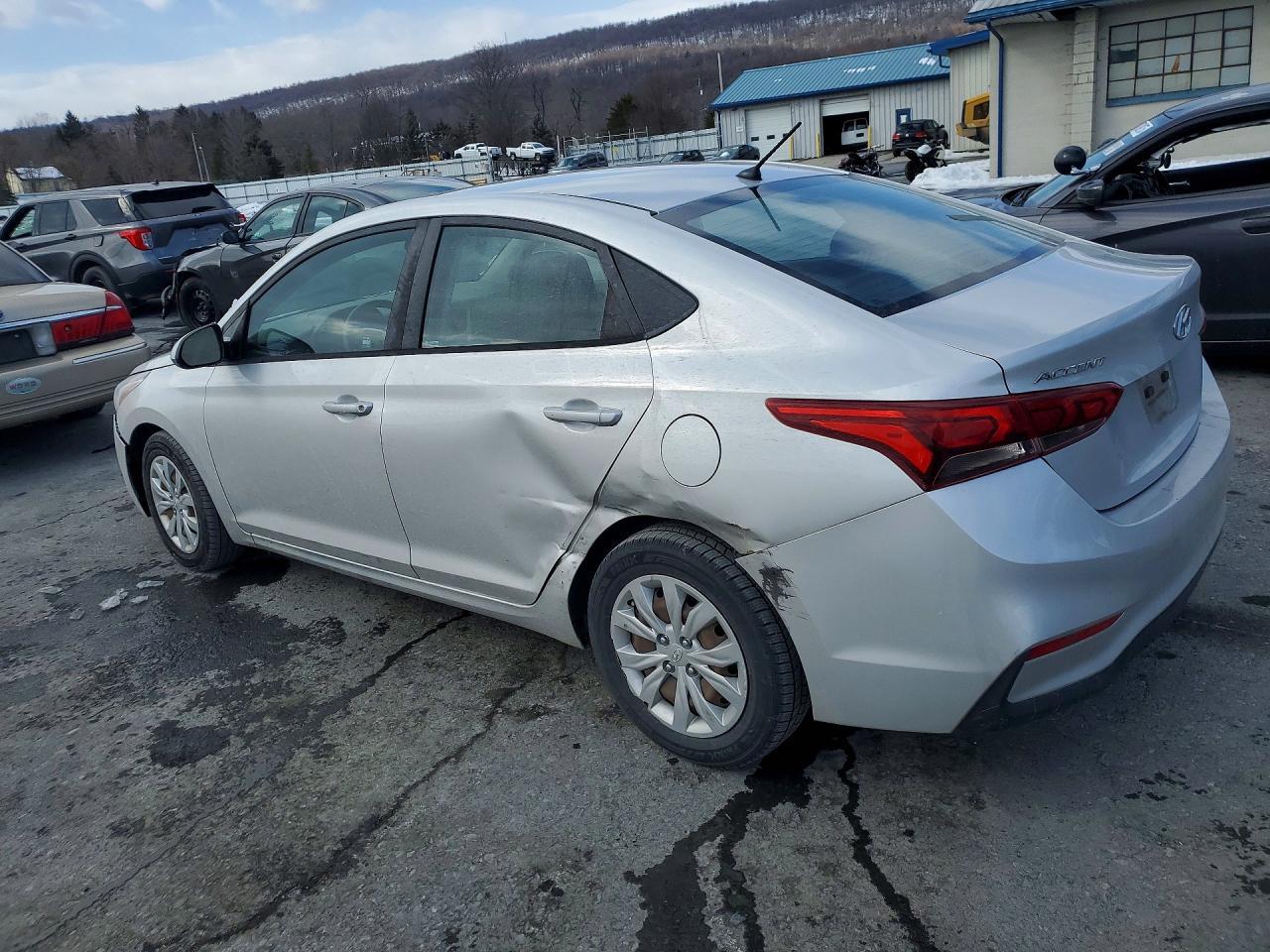 2020 Hyundai Accent Se - Фото 2