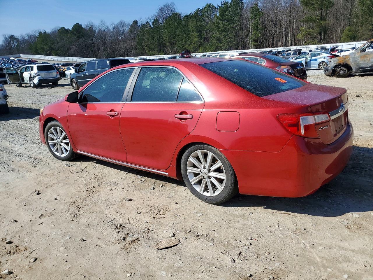 2013 Toyota Camry L - Фото 2