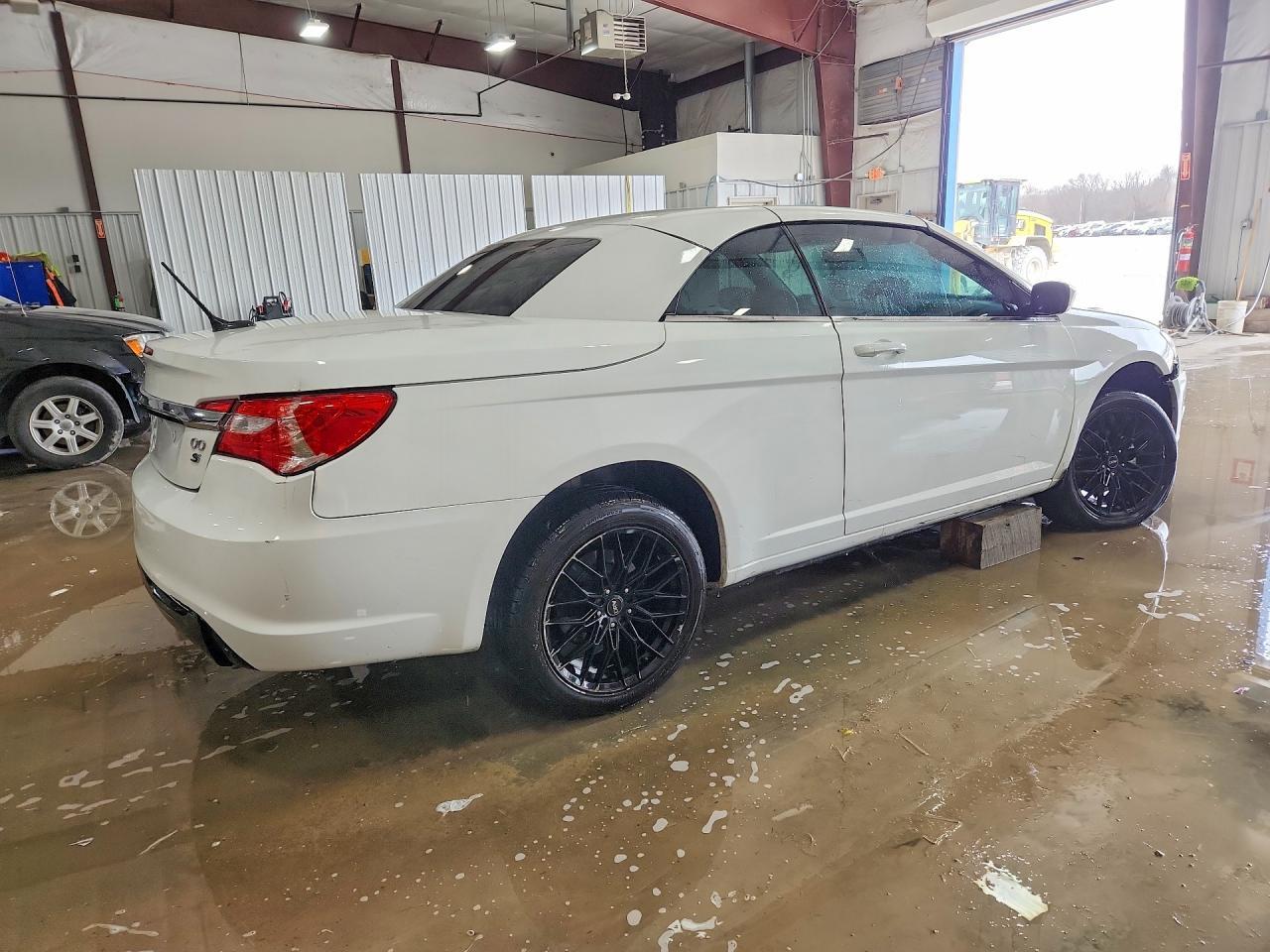 2013 Chrysler 200 S - Image 3