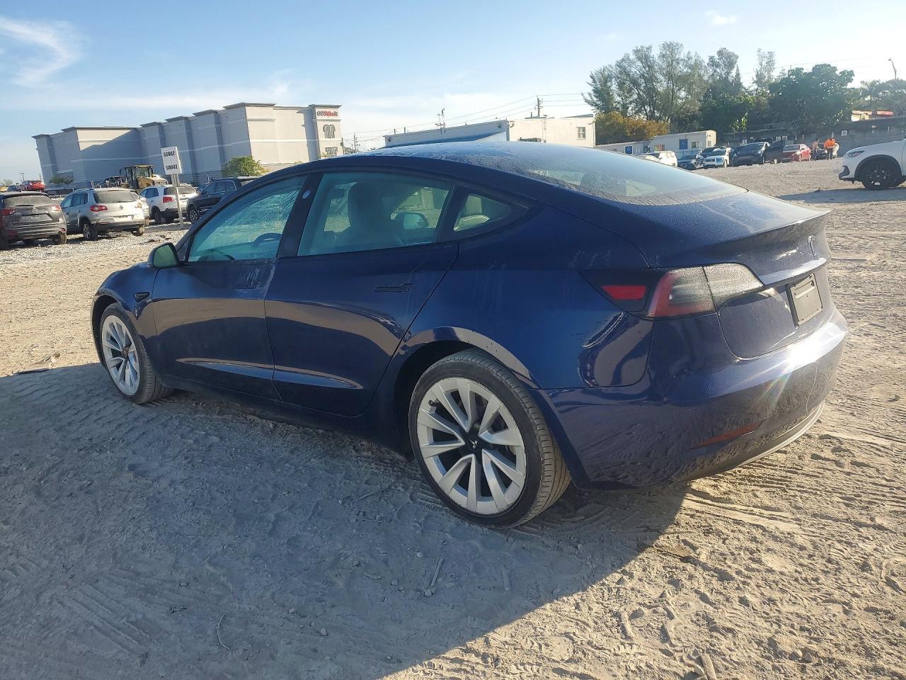 2023 Tesla Model 3 - Фото 2