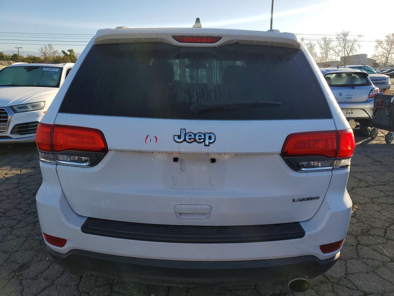 2016 Jeep Grand Cherokee Laredo - Image 6