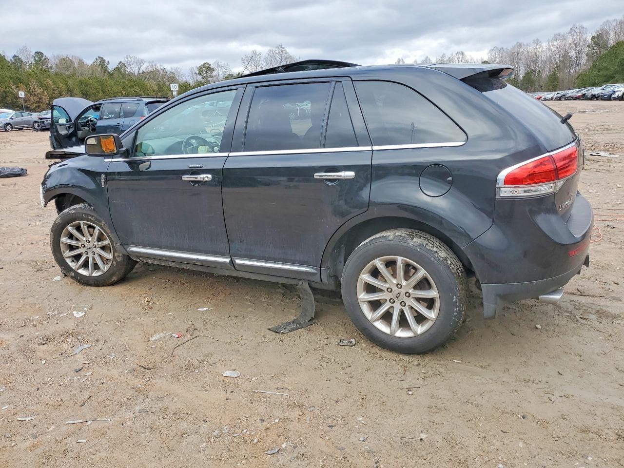 2011 Lincoln Mkx - Image 2