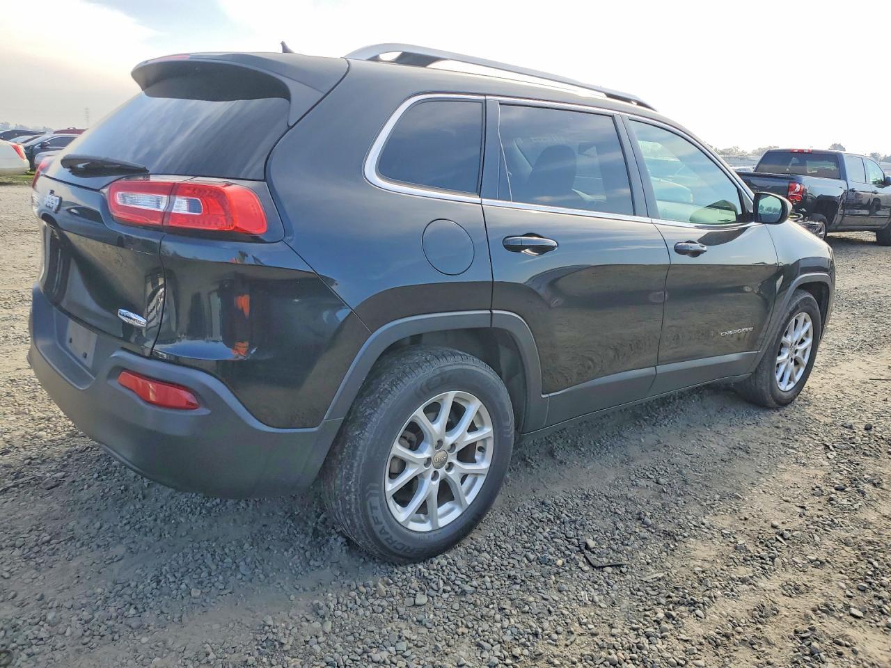 2015 Jeep Cherokee Latitude - Image 3