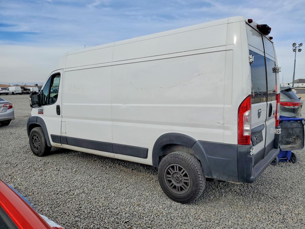 2020 Ram Promaster 2500 Delivery Van - Фото 2