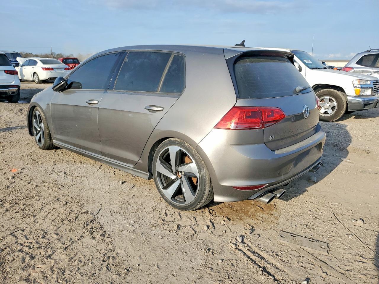 2016 Volkswagen Golf R - Фото 2