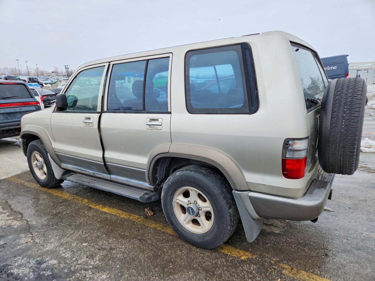 2000 Isuzu Trooper S - Image 2