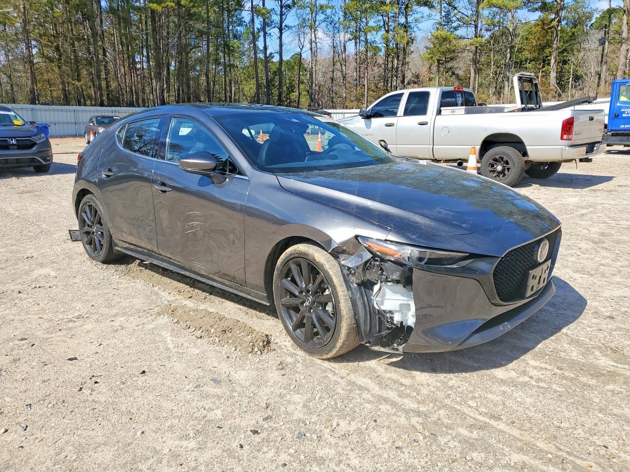 2021 Mazda 3 Premium - Image 4