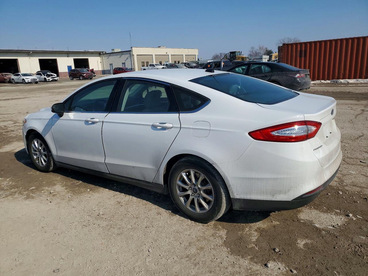 2016 Ford Fusion S - Фото 2