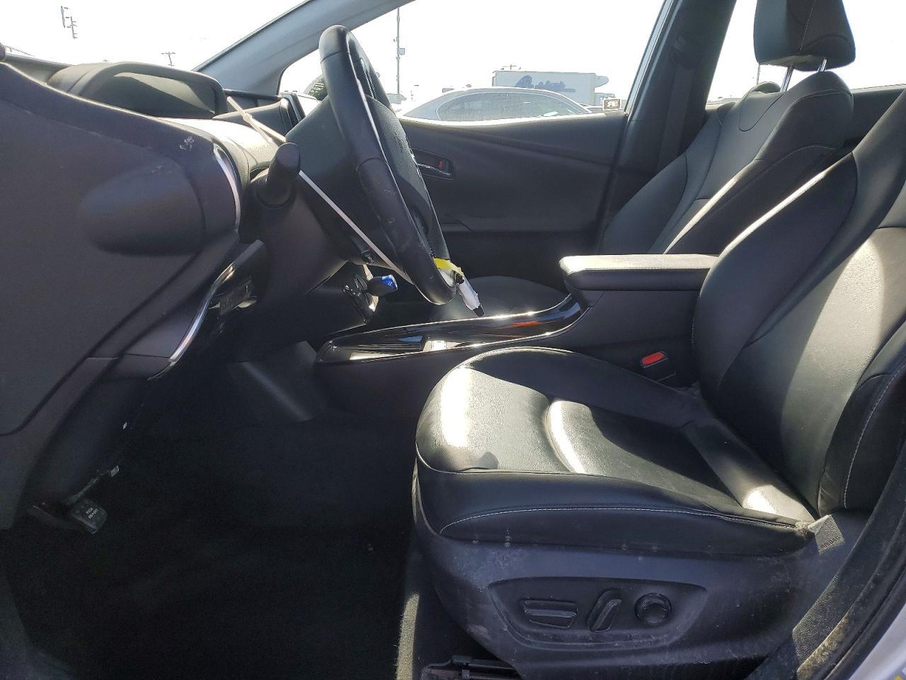 2022 Toyota Prius Prime Le - Image 7