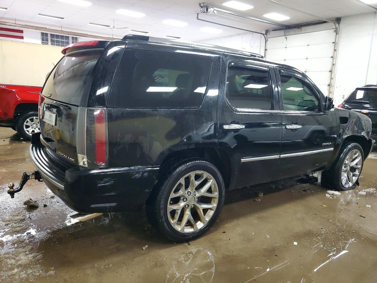 2008 Cadillac Escalade - Image 3