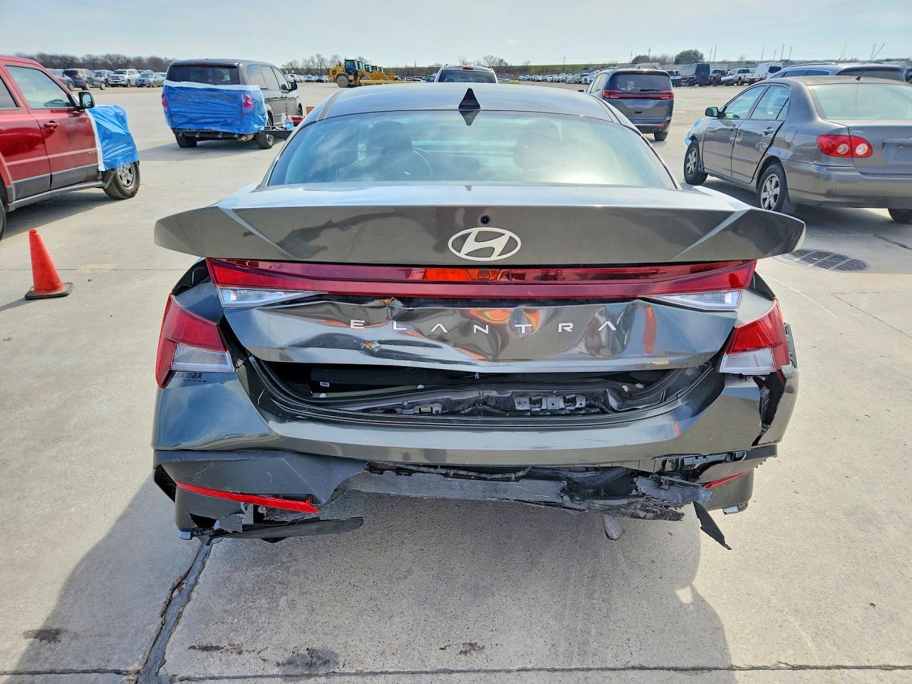 2024 Hyundai Elantra - Image 6