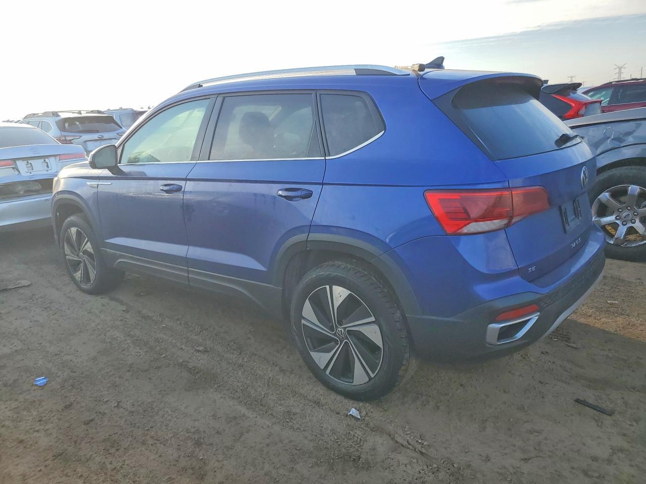 2023 Volkswagen Taos Se - Фото 2
