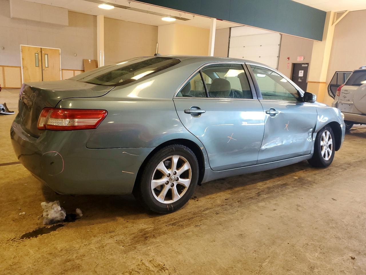 2011 Toyota Camry Base - Фото 3