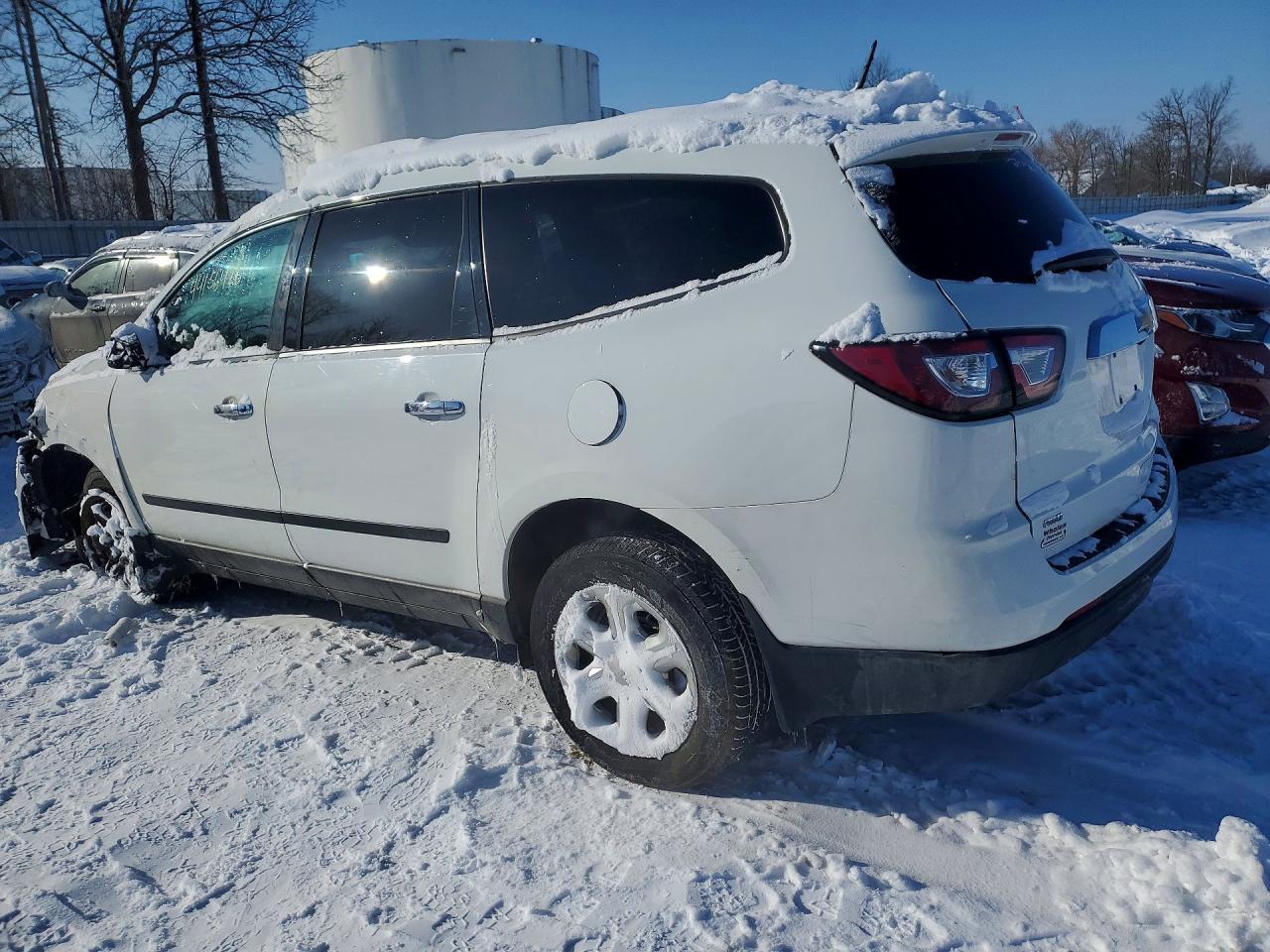 2016 Chevrolet Traverse Ls - Фото 2