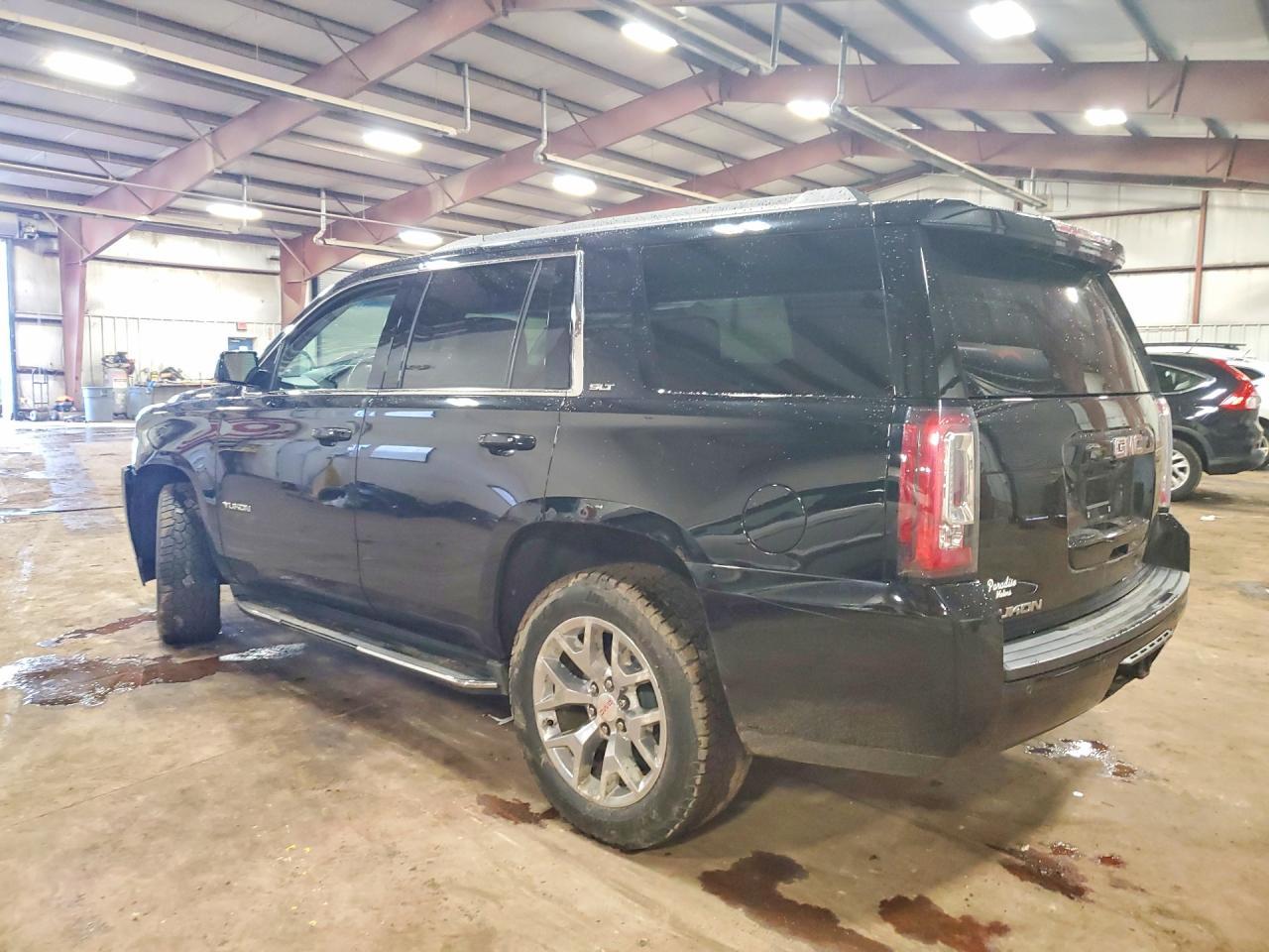 2016 GMC Yukon Slt - Фото 2