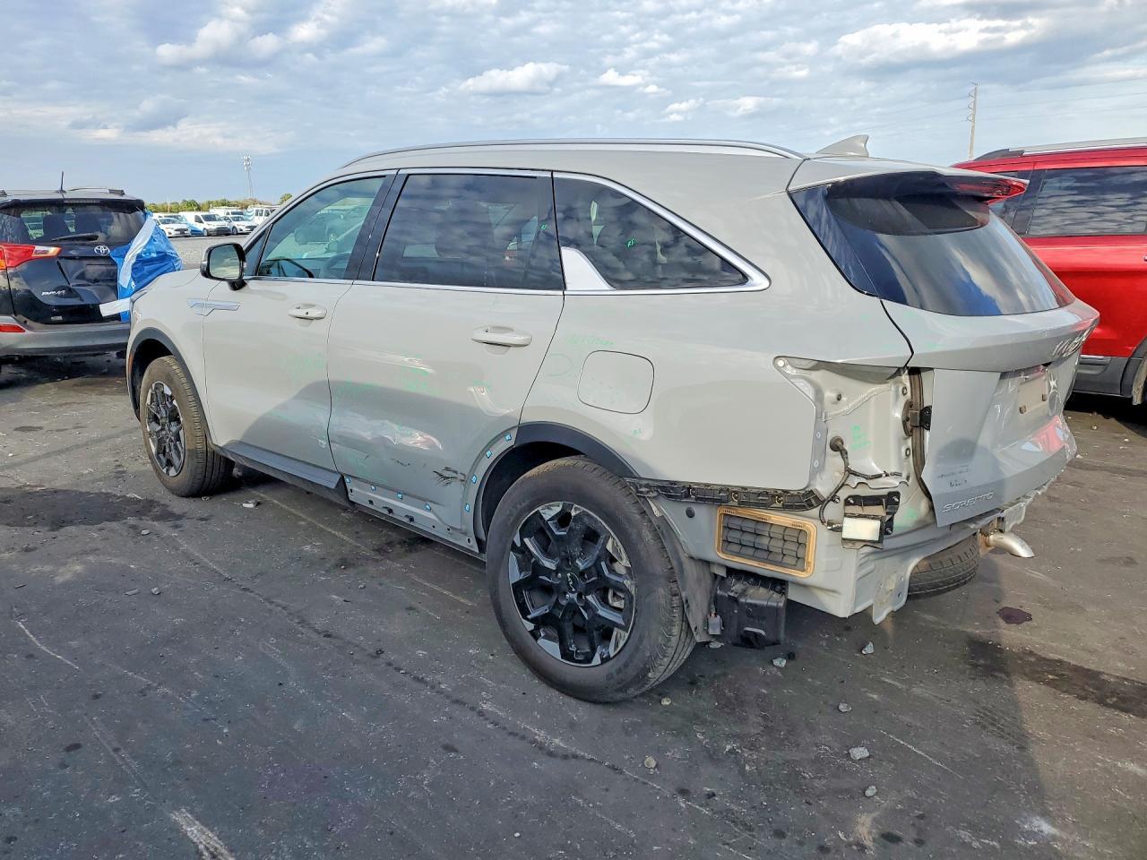 2025 Kia Sorento S - Image 2