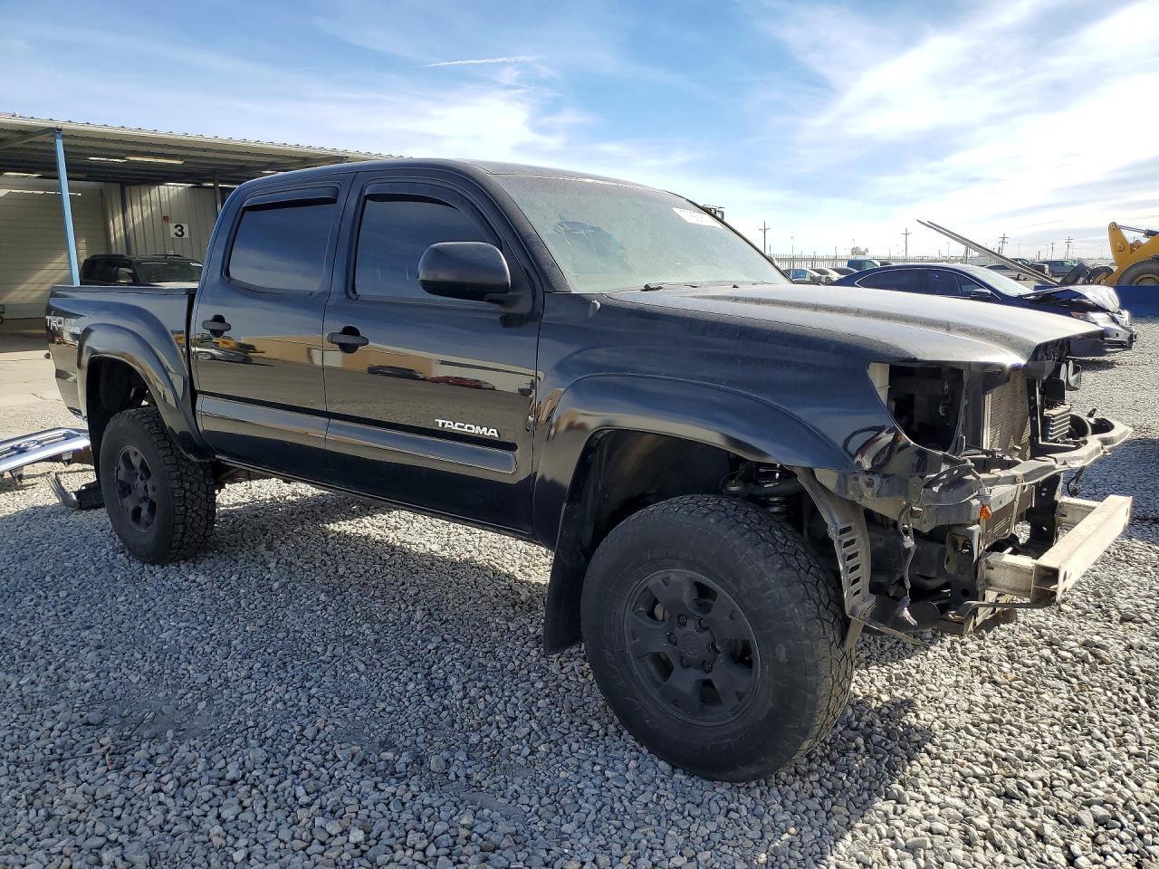 2015 Toyota Tacoma V6 - Image 4