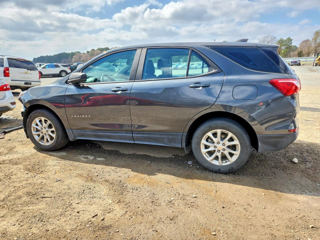 2020 Chevrolet Equinox Ls - Image 2