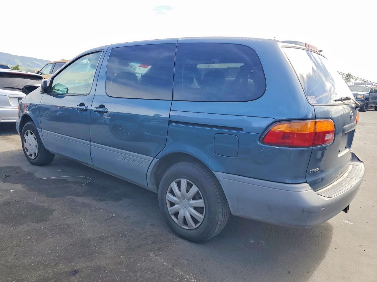 2000 Toyota Sienna Ce - Фото 2