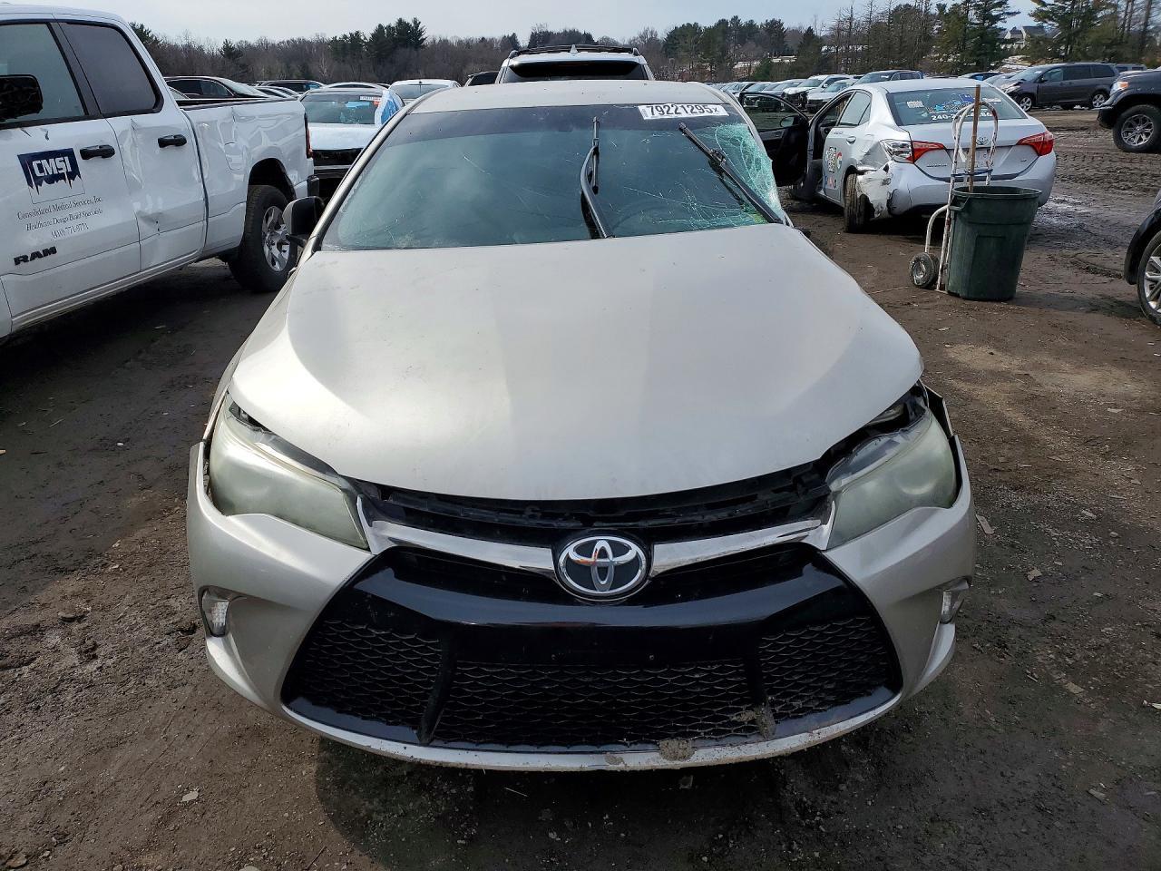 2016 Toyota Camry Se - Фото 5