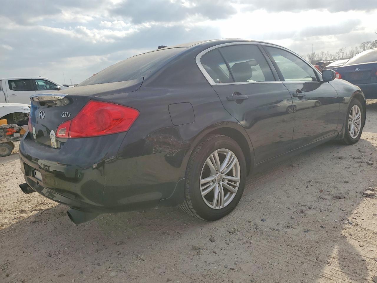 2011 Infiniti G37 - Image 3