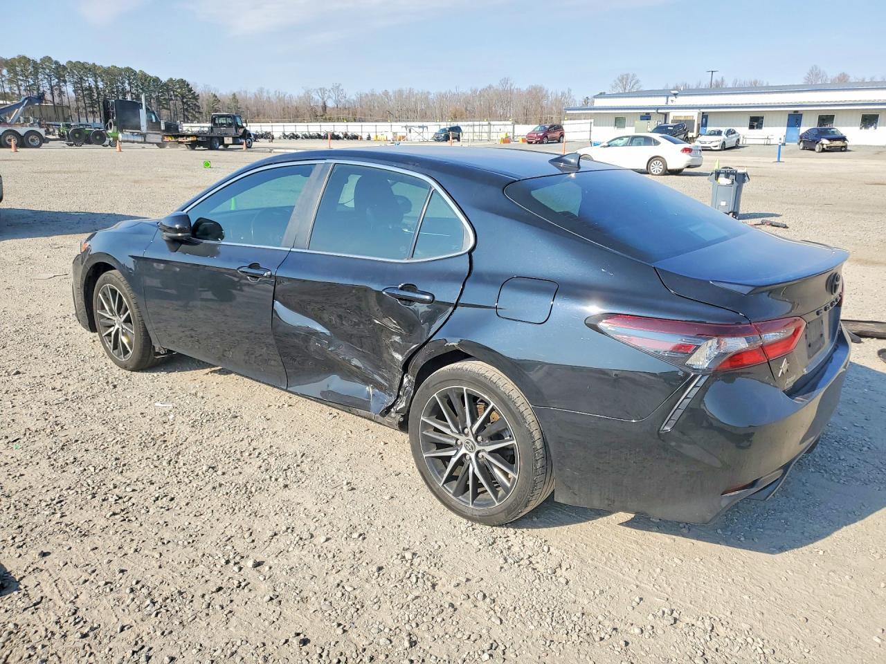 2021 Toyota Camry Se - Фото 2