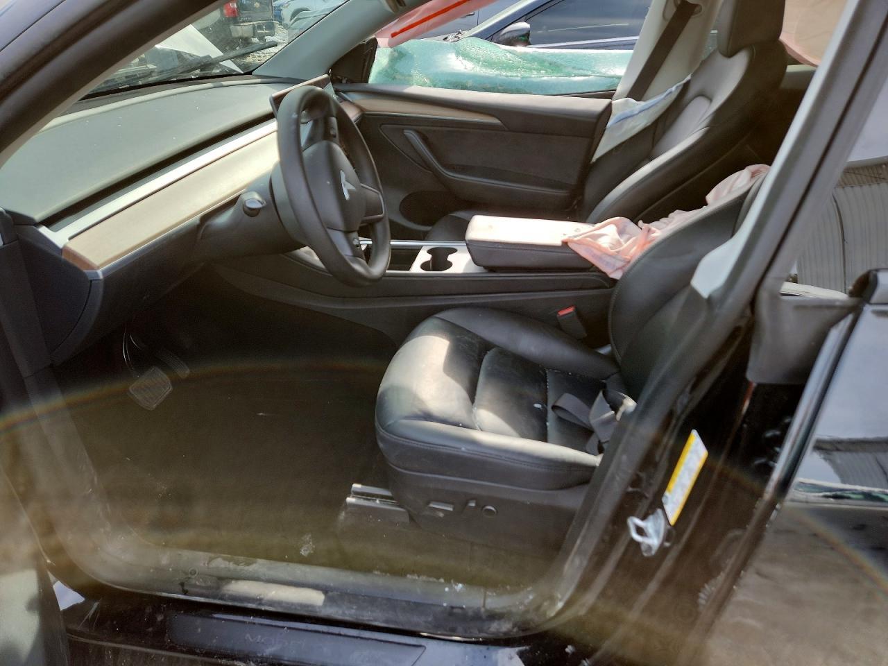 2025 Tesla Model Y - Фото 7