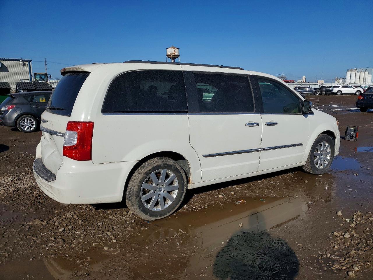 2012 Chrysler Town & Country Touring L - Image 3