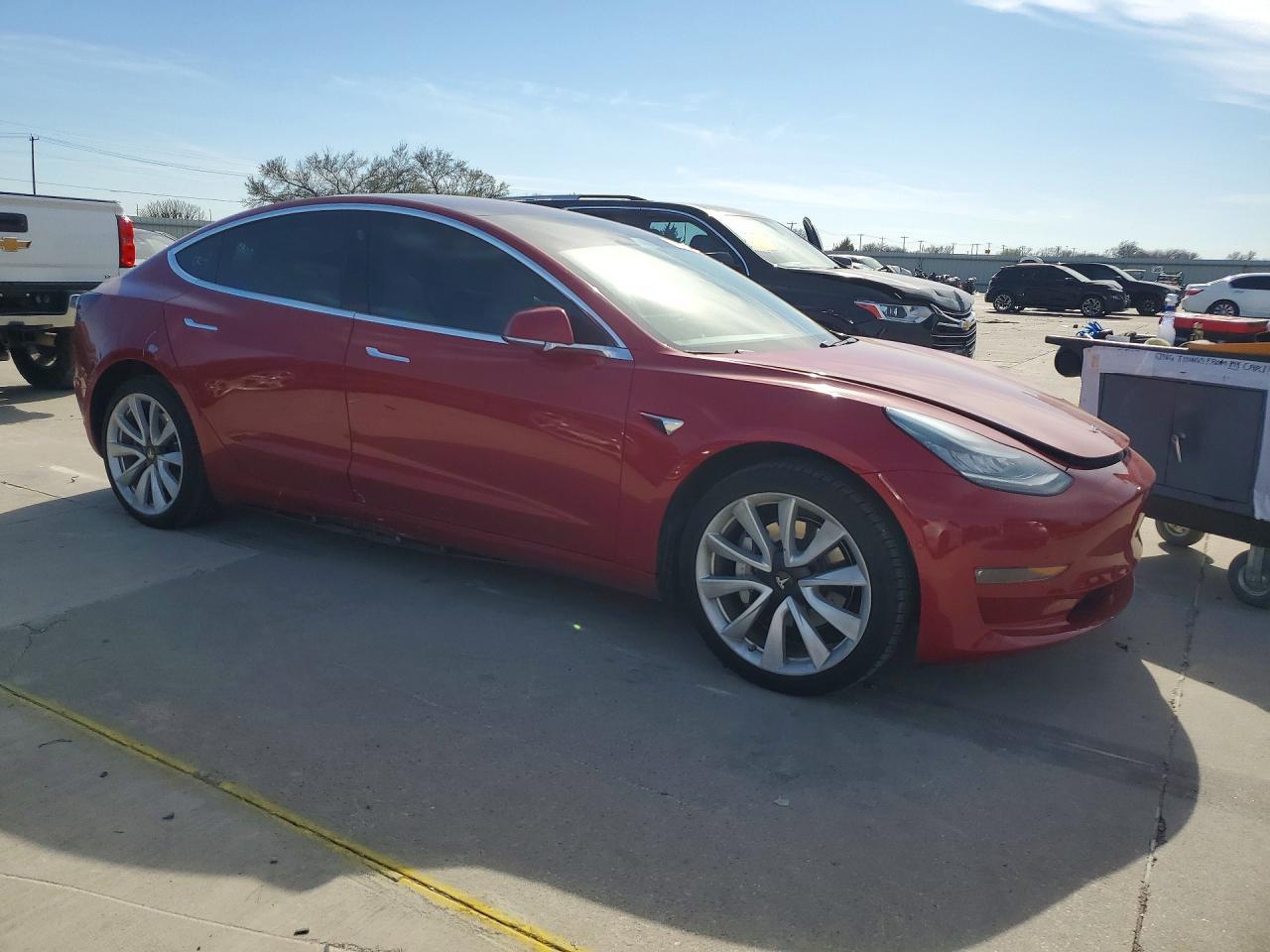2018 Tesla Model 3 - Фото 4