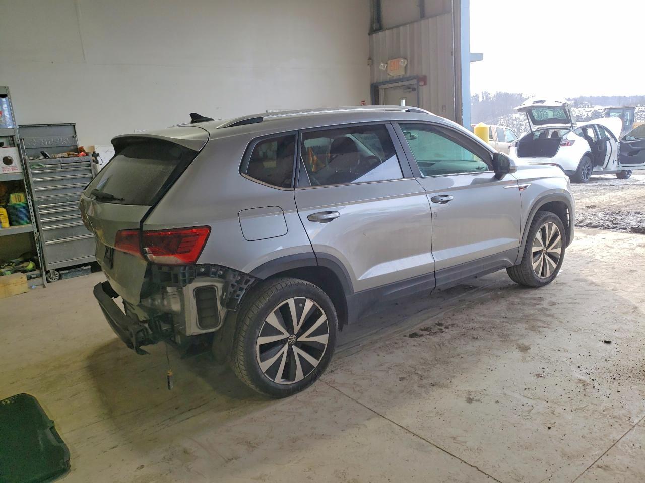 2022 Volkswagen Taos Se - Image 3